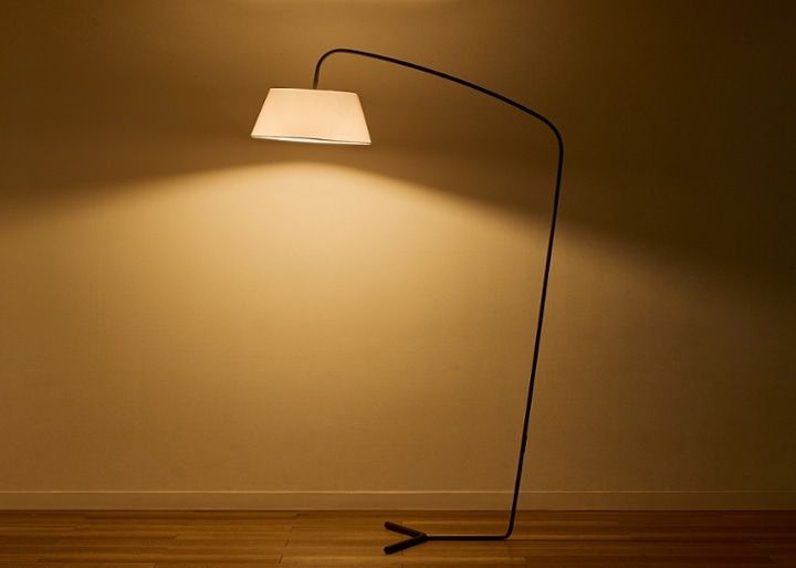 Espresso 3-living floor lamp～見る角度によってデザインが変わる照明