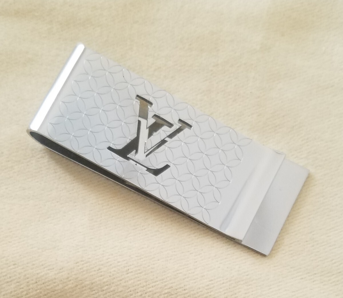 極美品 ルイヴィトン マネークリップ フラワー デザイン シルバー 箱付き