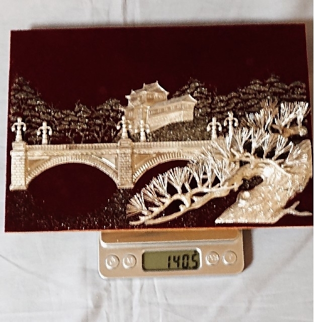 ②純銀/天皇陛下御即位五十周年記念/レリーフ/額縁/縁起物/菊紋章附き