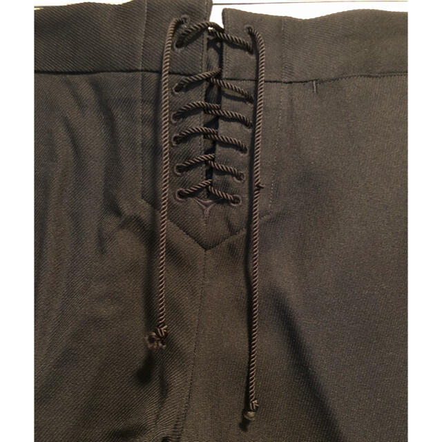 HYKE - HYKE 前身 green レースアップ クロップド セーラーパンツの