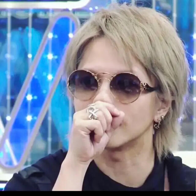 HYDE着 同型同色 PRADA ラウンドサングラス HYDE スペシャル・モデル