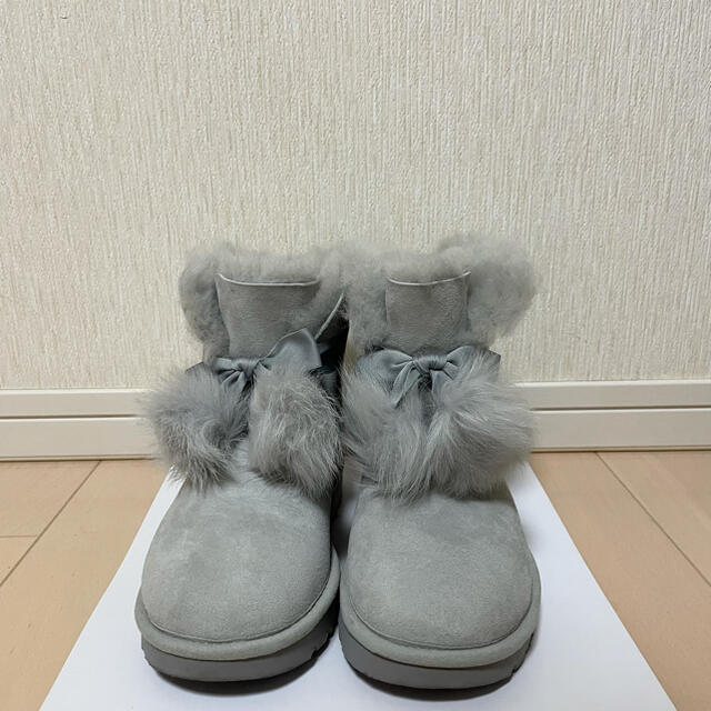 新品未使用】UGG ムートンブーツ ライトグレー 22cmファー付き