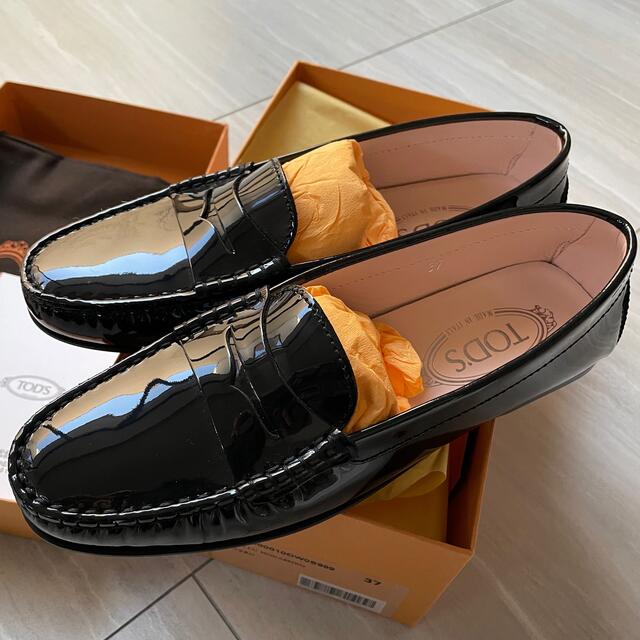 TOD'S - 新品 TOD'S ドライビングシューズ 黒エナメル 37 ローファーの