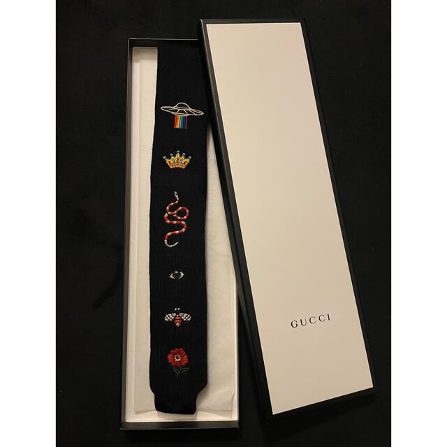 gucci ネクタイ 坂口健太郎 btsテテ 着用