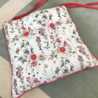 LAURA ASHLEY（クッション）のフリマアイテム一覧