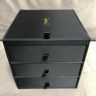 Yves Saint Laurent Beaute（メイクボックス）のフリマアイテム一覧
