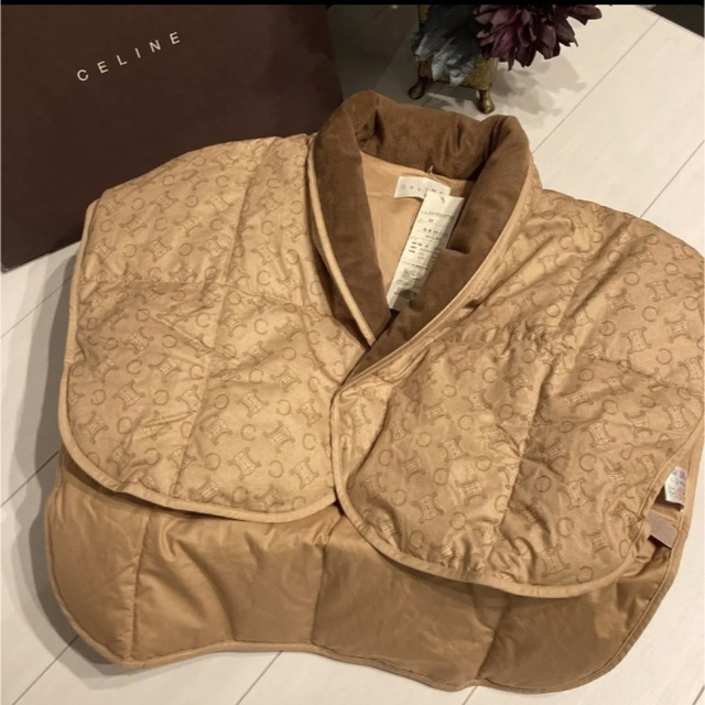 CELINE - 新品 未使用 CELINE マカダム柄 羽毛肩当て ダウンベスト