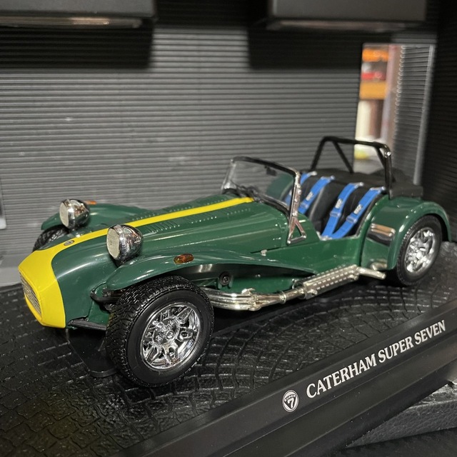 絶版未展示品 京商 1/18 ケータハム スーパーセブン イエローラインの