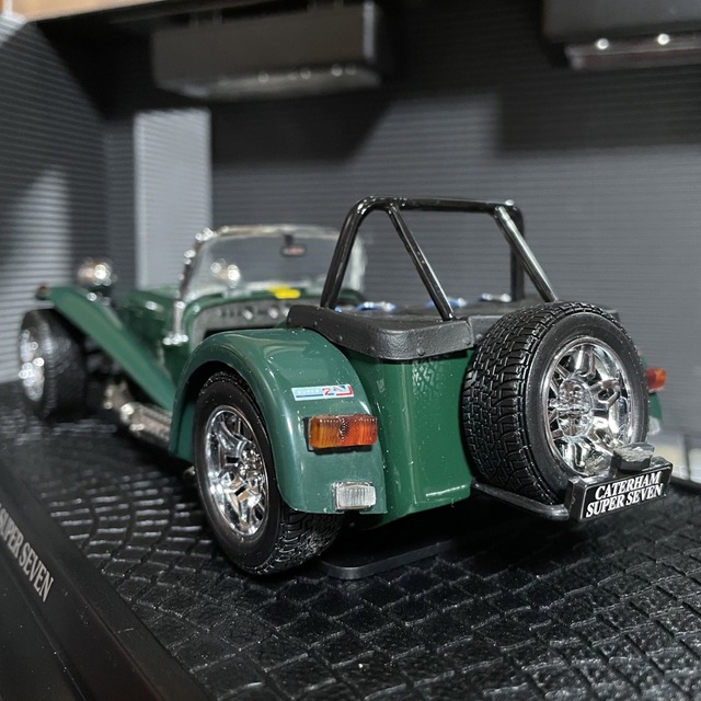 絶版未展示品 京商 1/18 ケータハム スーパーセブン イエローラインの