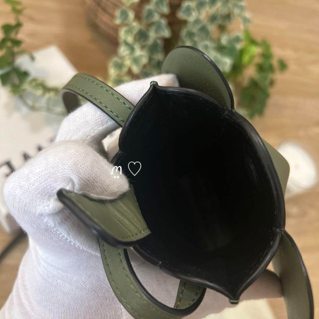LOEWE - LOEWEロエベ エレファントポケット アボカドグリーン スマホ