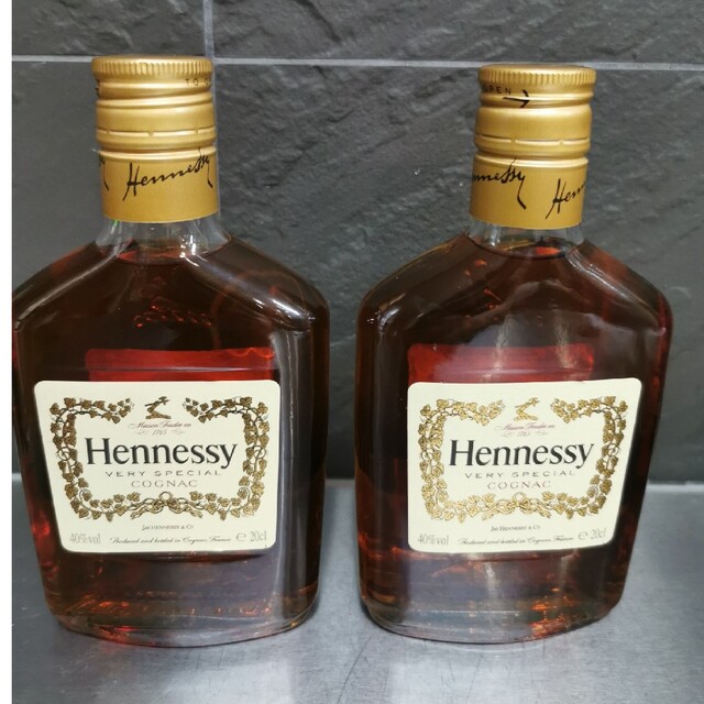 Hennessy ミニボトル 200ml 2本セットの通販 by すいすぽん's shop｜ラクマ