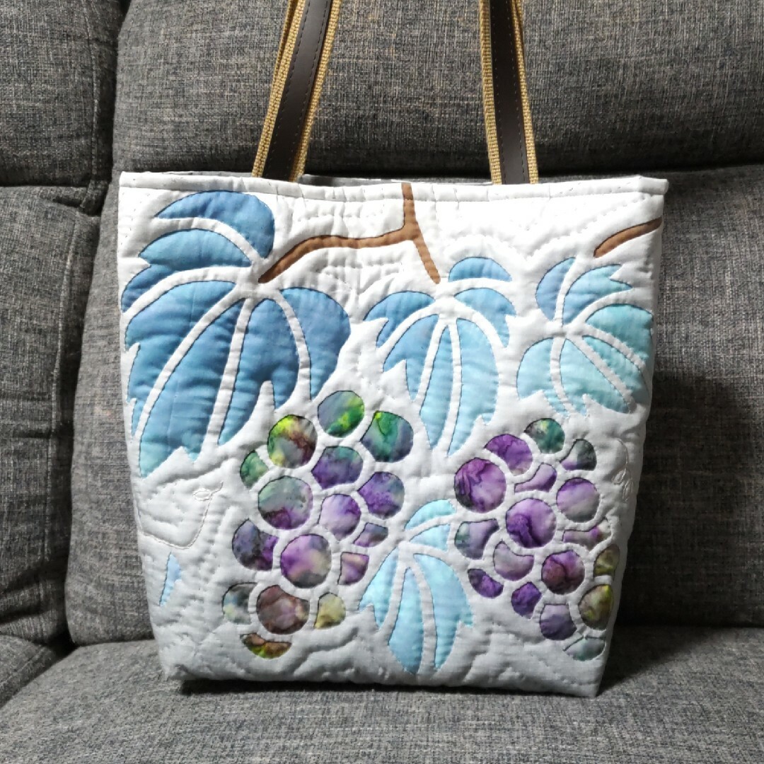 購入者が決まりました！ハンドメイド ハワイアンキルトバッグ (葡萄)の