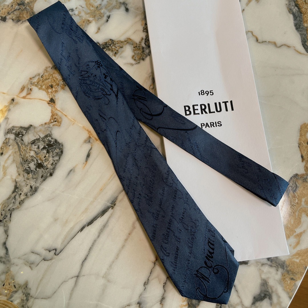 新品ベルルッティ berlutiカリグラフィーネクタイスクリット ネイビー