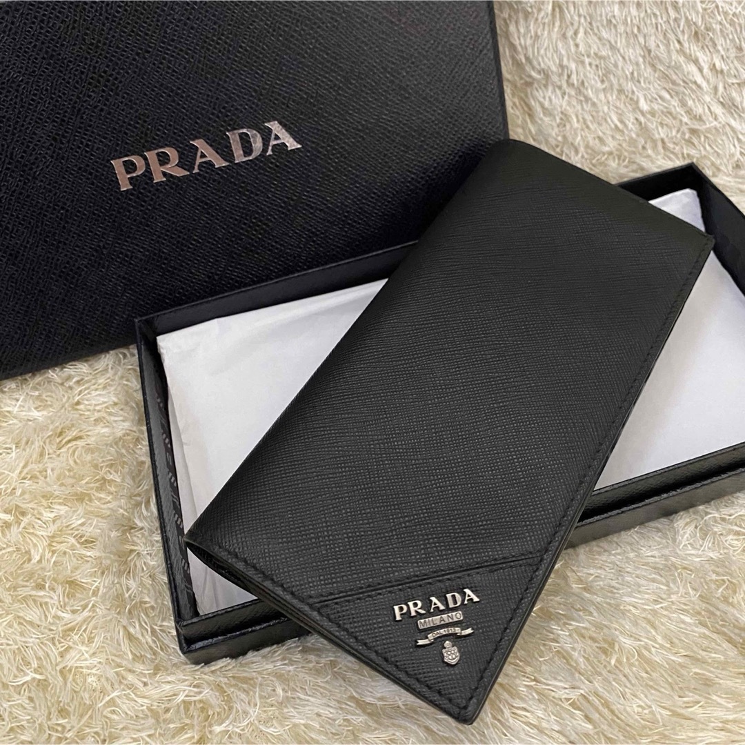 PRADA - 極美品✨新型RFID搭載 PRADA サフィアーノ 二つ折り 財布