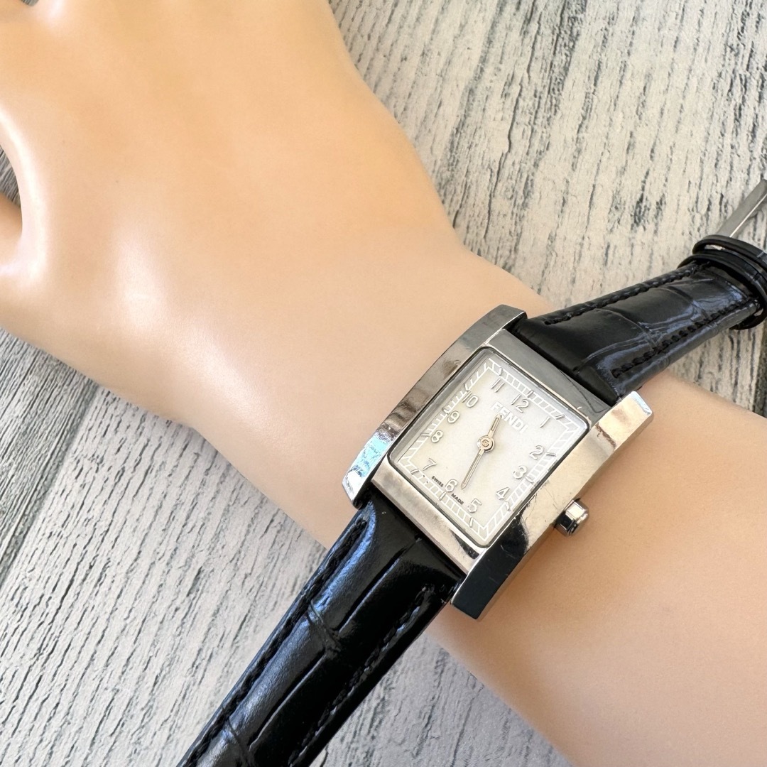 正規稼働】フェンディ 3250L スクエア QZ 黒文字盤 ユニセックス