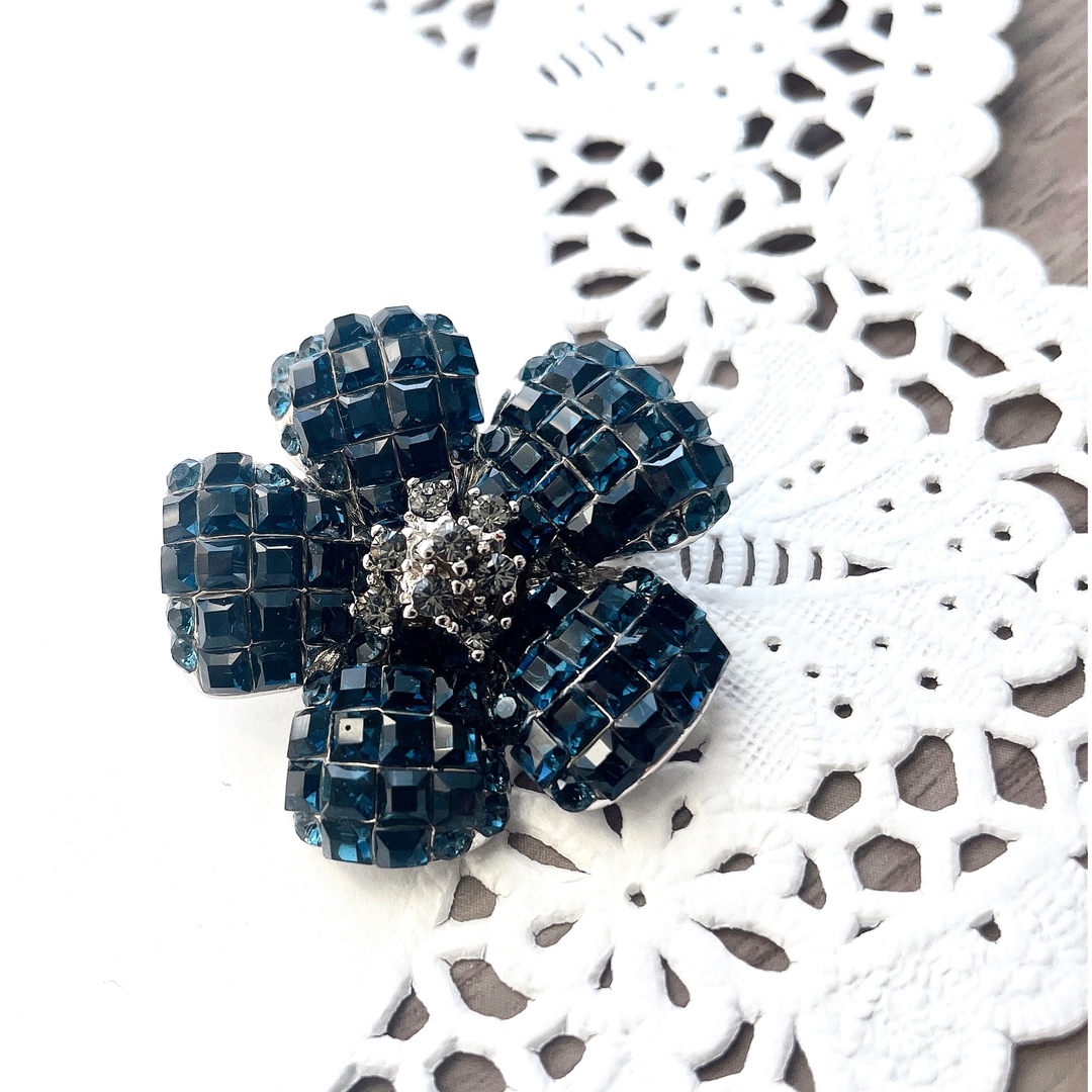 FOXEY - FOXY フォクシー お花 フラワー ブローチ スワロフスキー ＋