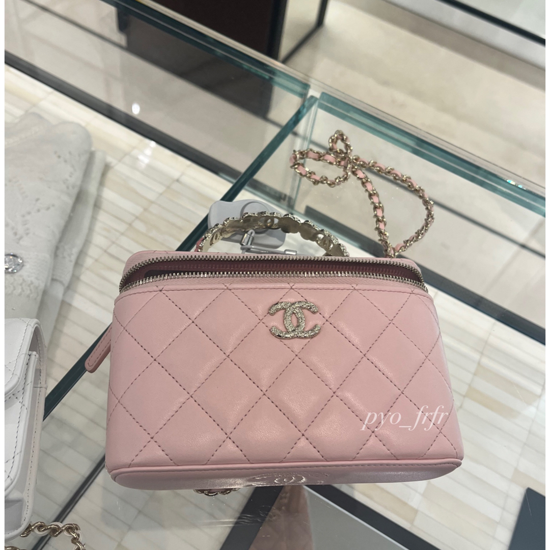 CHANEL - 【CHANEL】2024 フラワーハンドルクラッチ チェーン