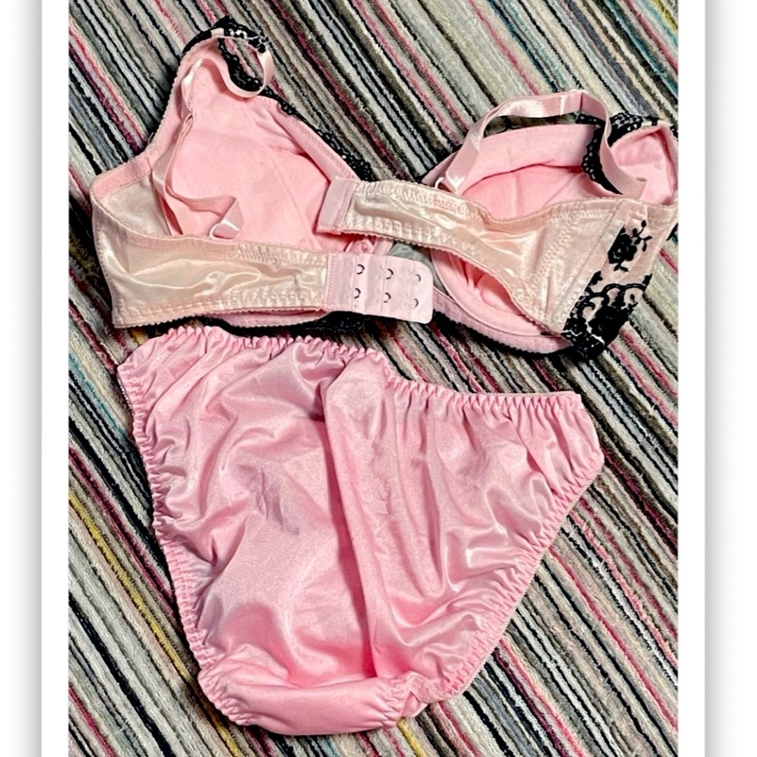 未使用 ピンク系 小悪魔 刺繍 ブラ ショーツ セット D70の通販 by ちよ