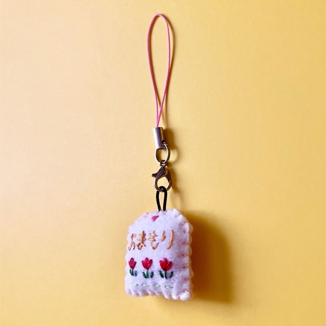 ⭐️小さなお守り チューリップ🌷 フェルト ストラップの通販 by