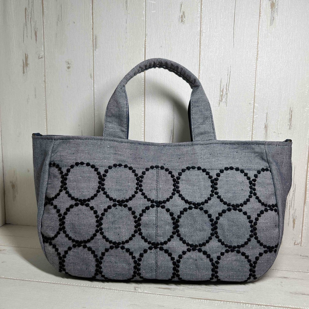 A4がラクラク入る かご編み付き横長トートバッグ ミナペルホネン