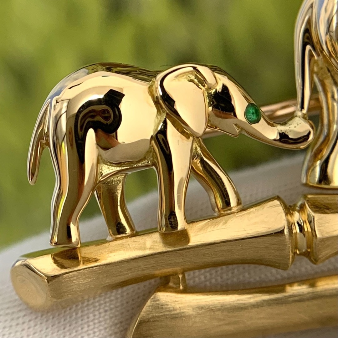 Cartier - 750 K18YG カルティエ ブローチ 象 エレファント エメラルド