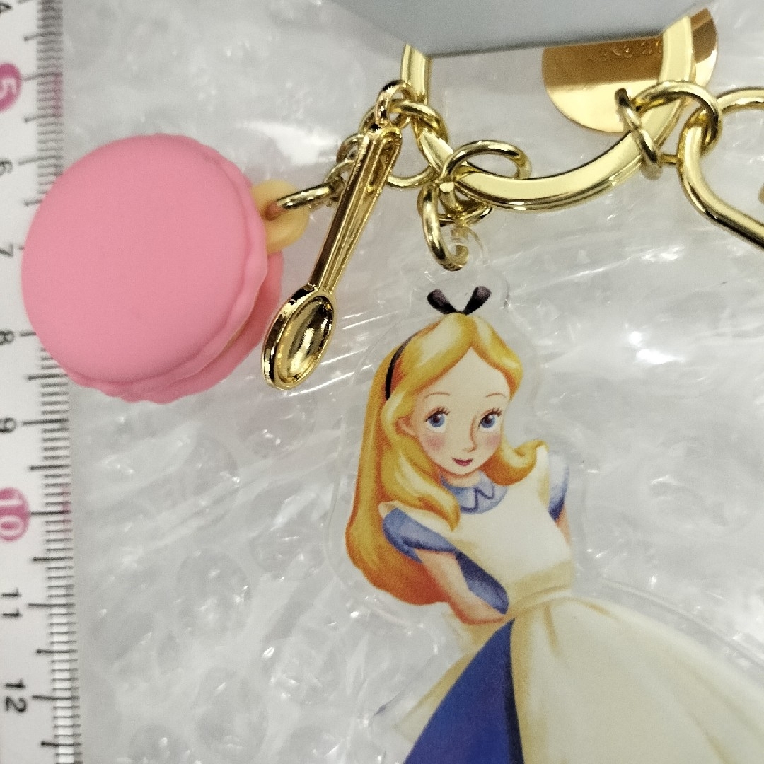 ディズニーストア アクリルキーホルダー 不思議の国のアリスの通販 by