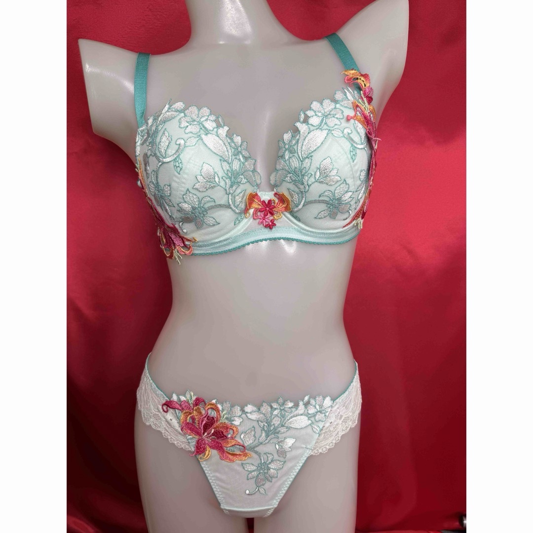 Wacoal - サルート 53グループ レトロモダン E75&ソングL MEの通販 by