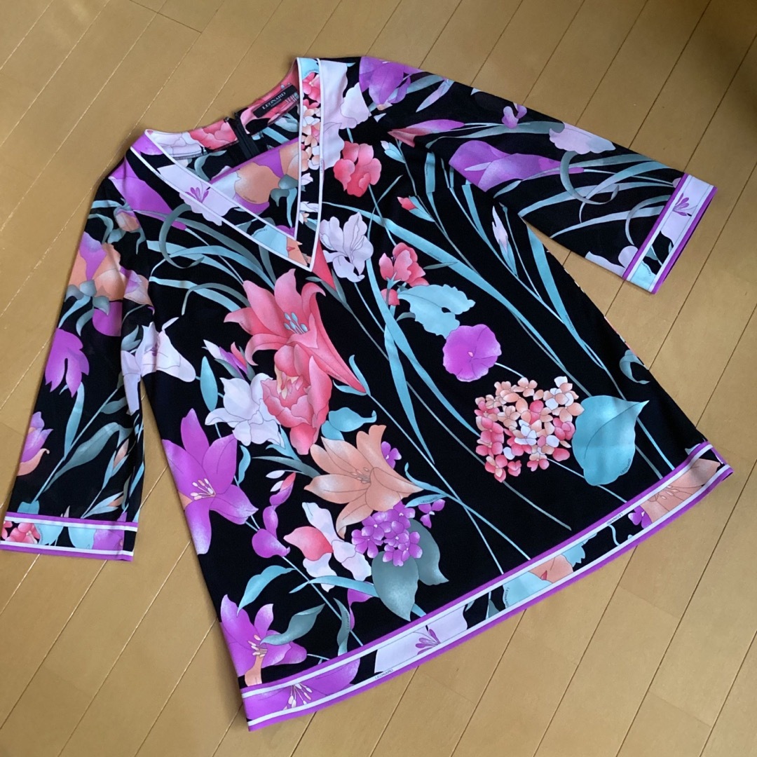 レオナール チュニック 黒地に花柄 LEONARD FASHION レオナール