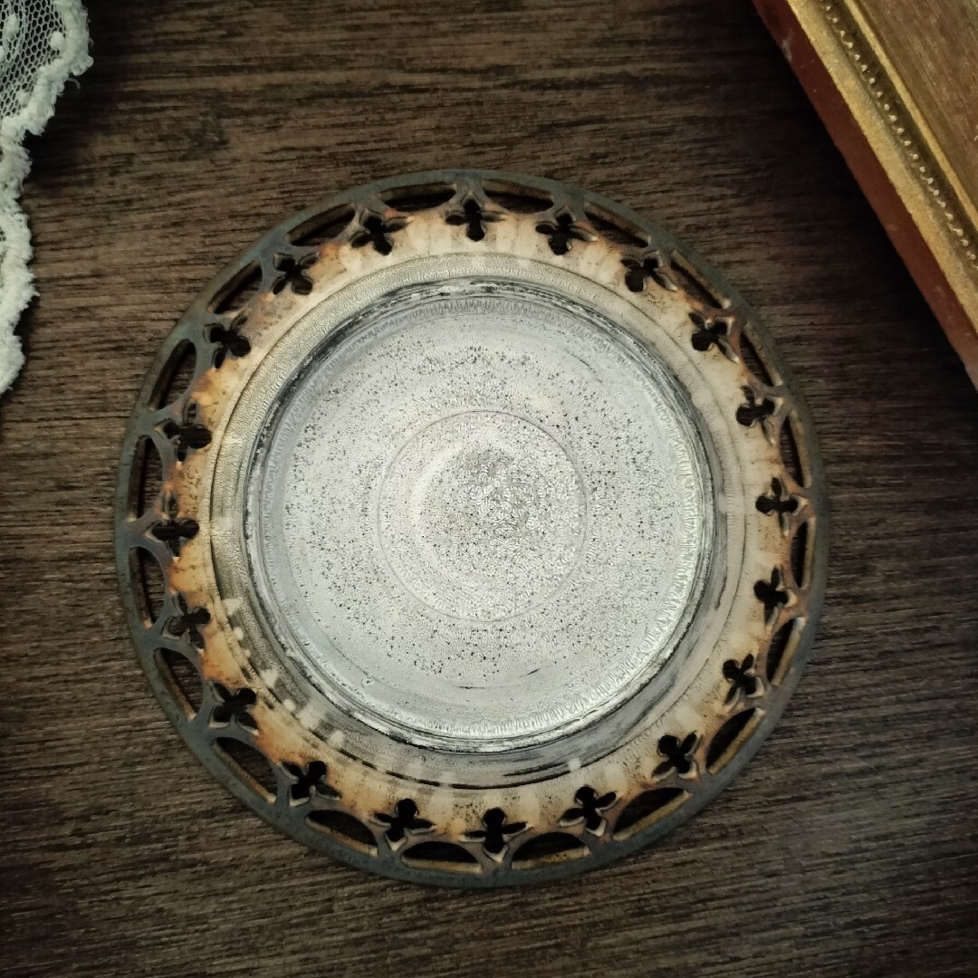 はな 伊藤剛俊 金彩透彫皿 はな 伊藤剛俊 金彩透彫皿 A 銀彩 イッチン