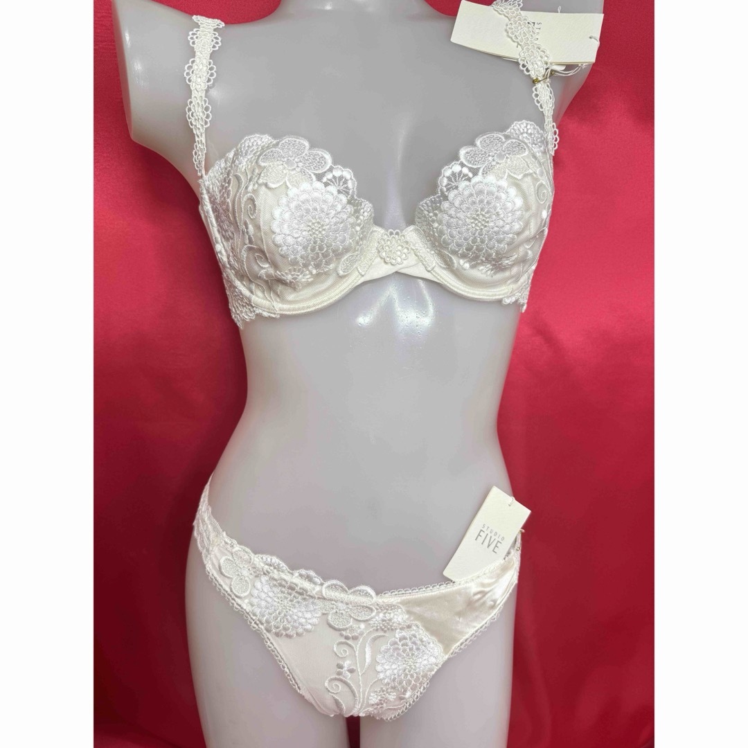 STUDIOFIVE - ワコール スタディオファイブ プラチナ 1010 E70&ソングM