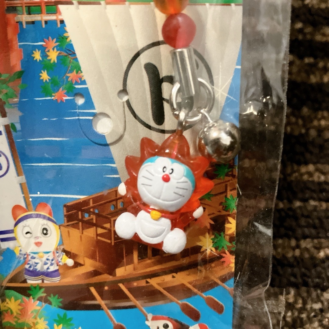 ドラえもん - どこでもドラえもん☆広島限定☆紅葉☆ビーズ根付