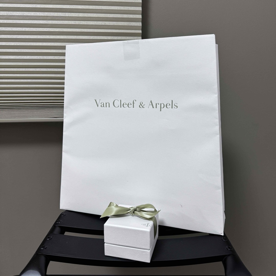 Van Cleef & Arpels - ヴァンクリ ギフトボックス ショッパーの通販 by