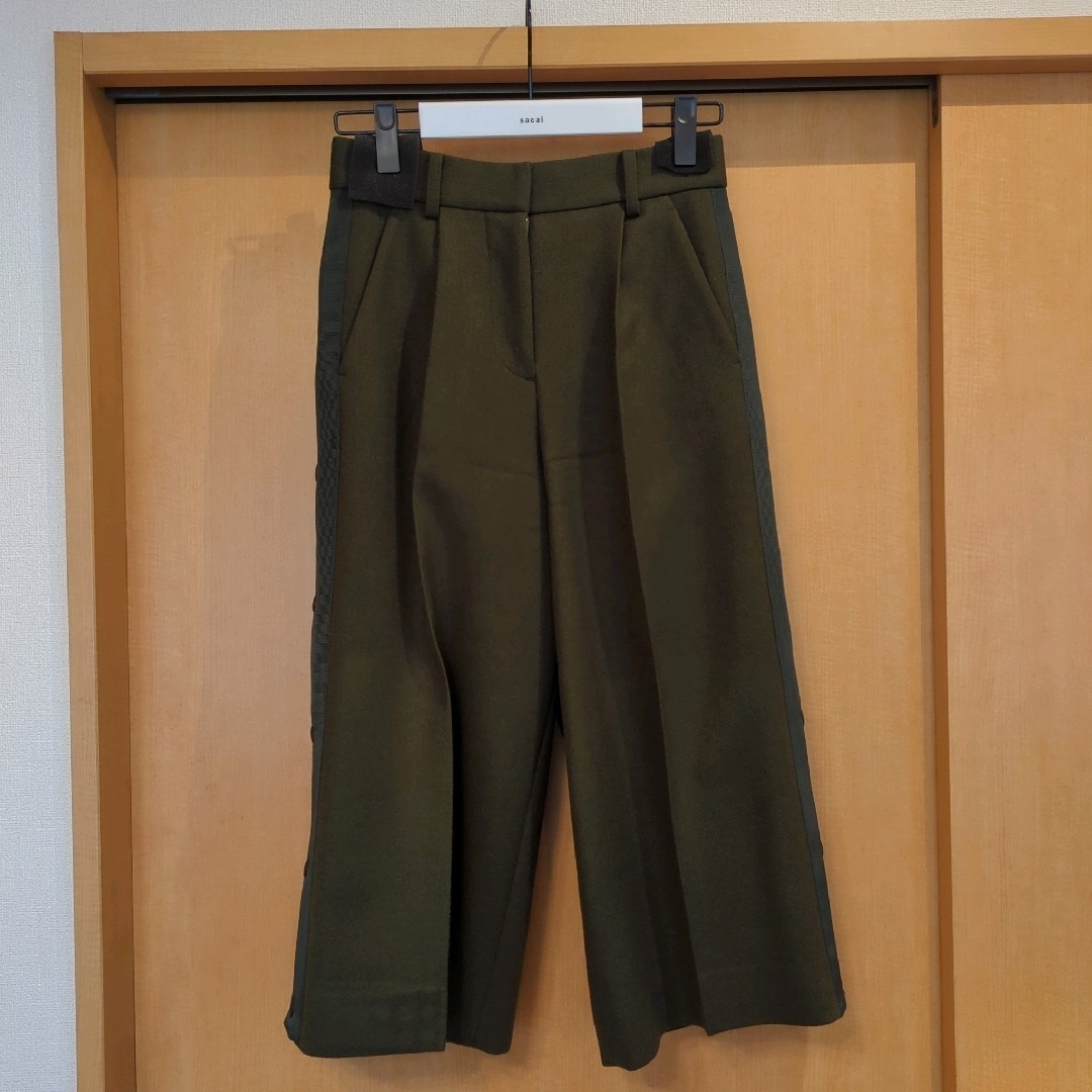 ハンガー付き】sacai カーキ サイドボタンスリット入り ワイドパンツ