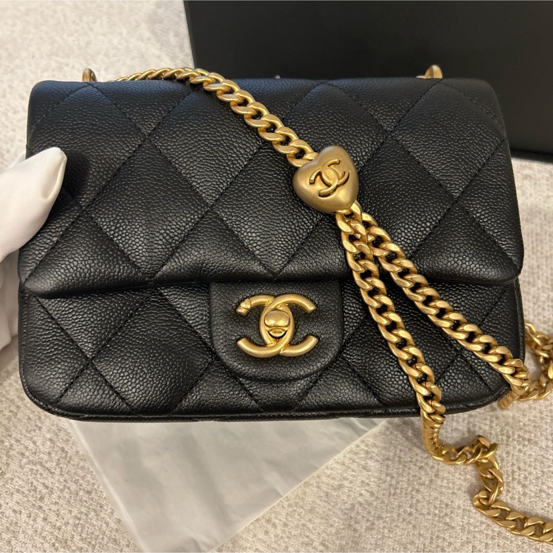 CHANEL - シャネル キャビアスキン ハートチェーン ショルダーバッグの