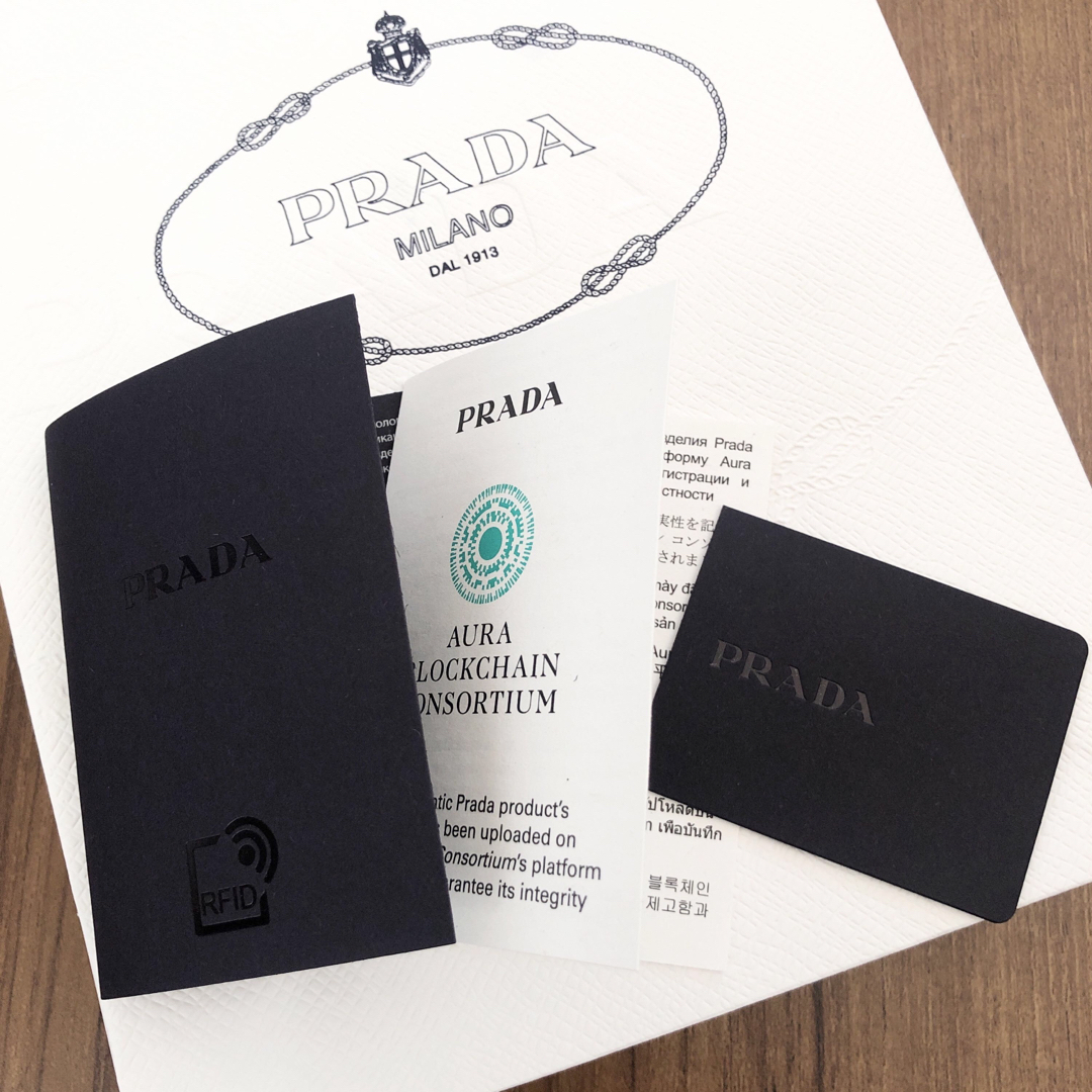 PRADA - プラダ シュシュの通販 by Cherry's shop｜プラダならラクマ