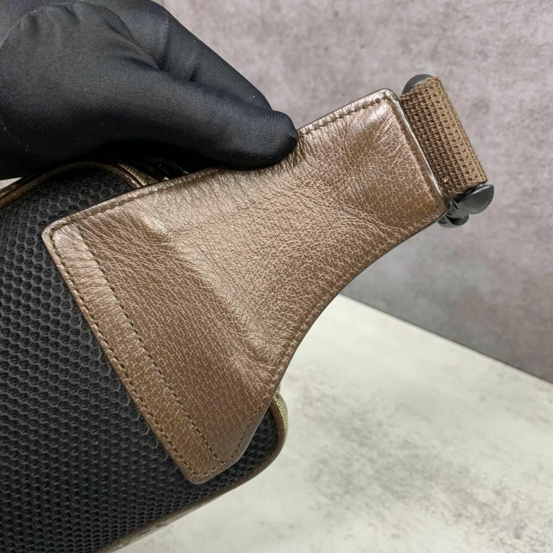 GUCCI - 極美品 GUCCI グッチ ボディバッグ ウエストポーチ メンズの