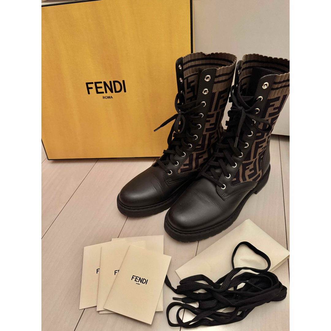 FENDI ブラックレザー ブーツ 37 約24cm 良品 FENDI ロゴ入りソックス