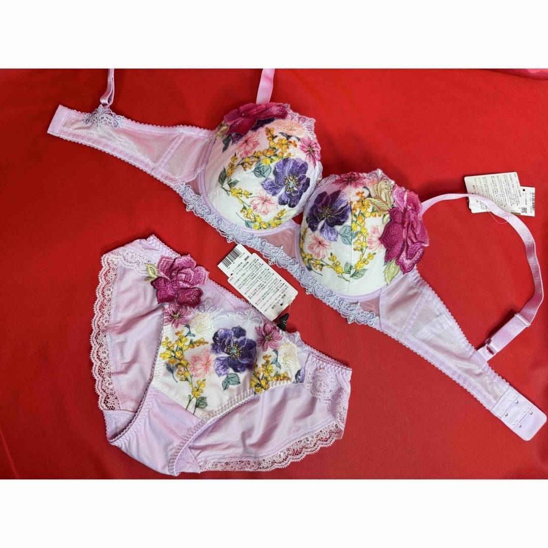 Wacoal - サルート 93グループ セックスアンドザシティ F70&ショーツM