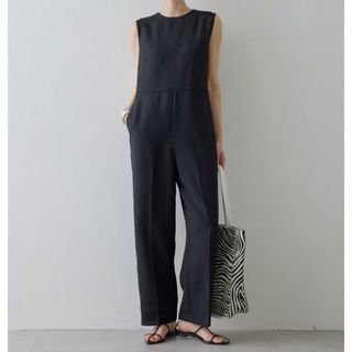 conte＞辺見えみり Vネック オールインワン ブラック