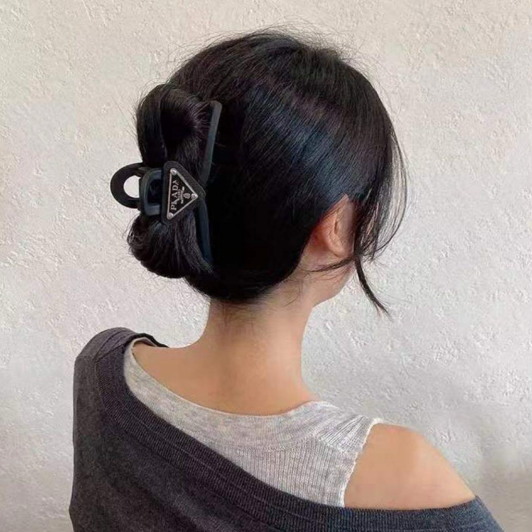 PRADA ヘアクリップ 黒