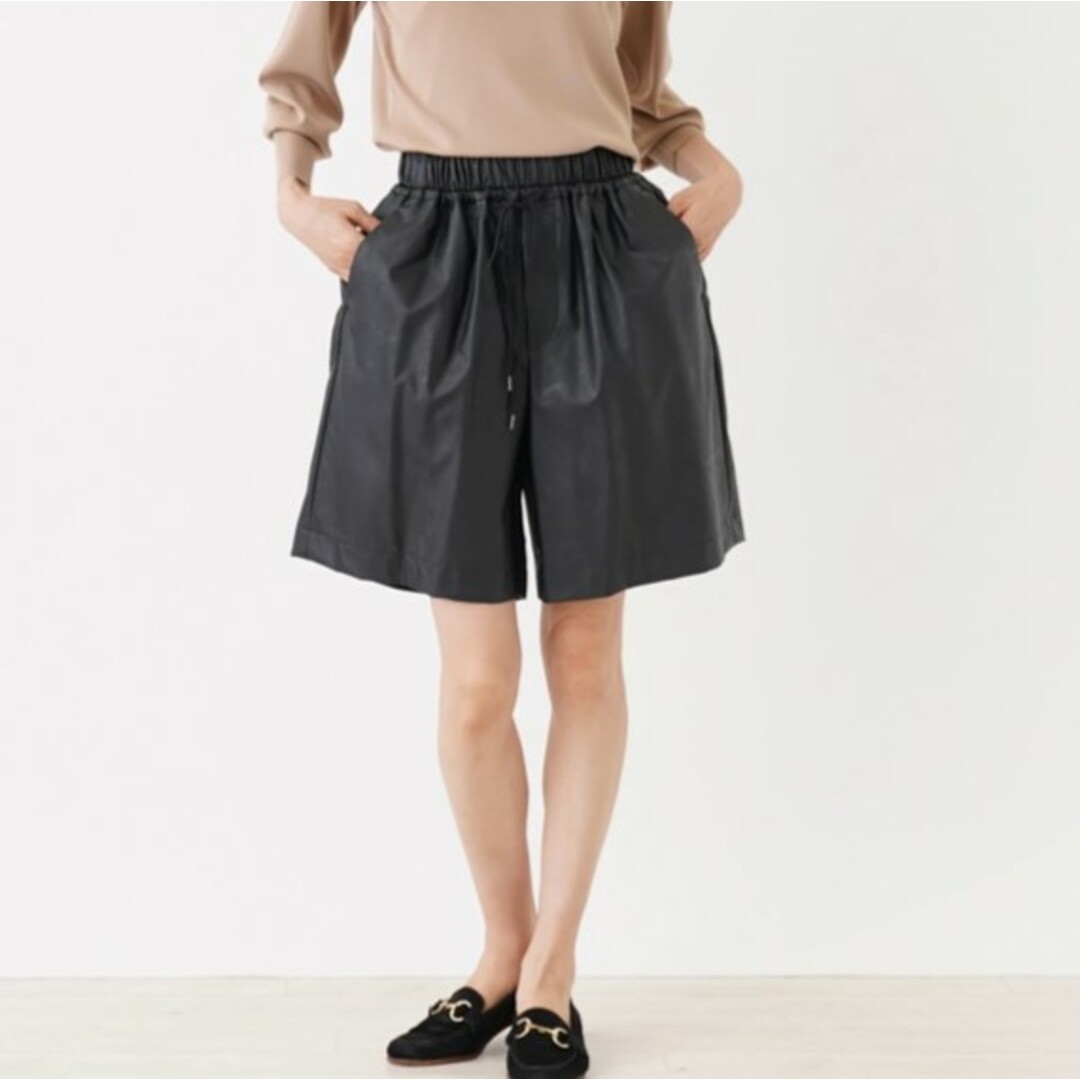 SACRA - SACRA サクラ 23AW 日本製 フェイクレザーショートパンツ