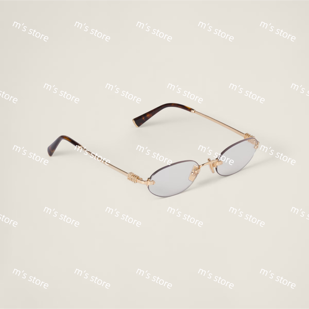 MiuMiu ロゴ入りサングラス メガネケースあり MIUMIU サングラスケース