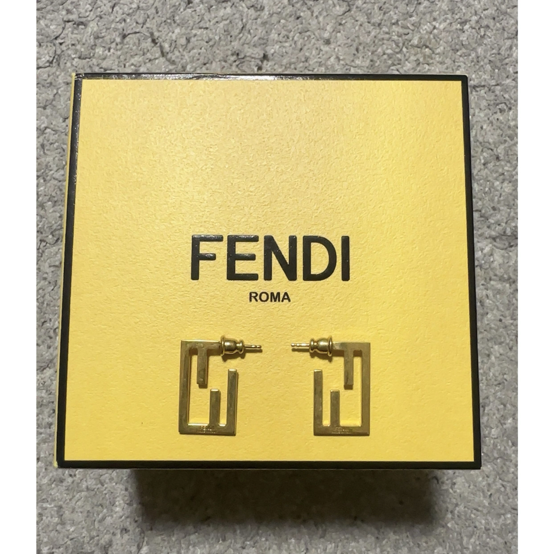 FENDI - FENDI ゴールドロゴピアス 箱付きの通販 by ASU closet