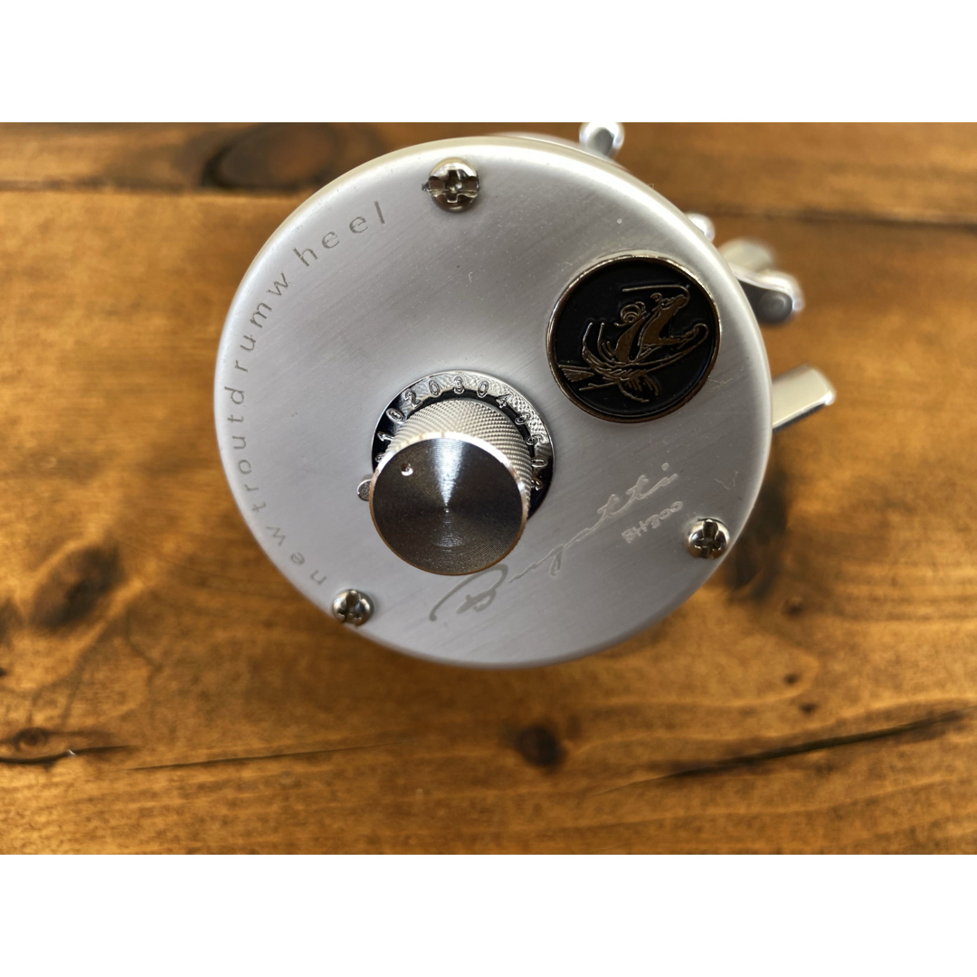 新品未使用 トラウト ベイトリール オールドリール風 丸型 リール