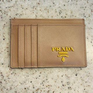 PRADA（ベージュ系）のフリマアイテム一覧