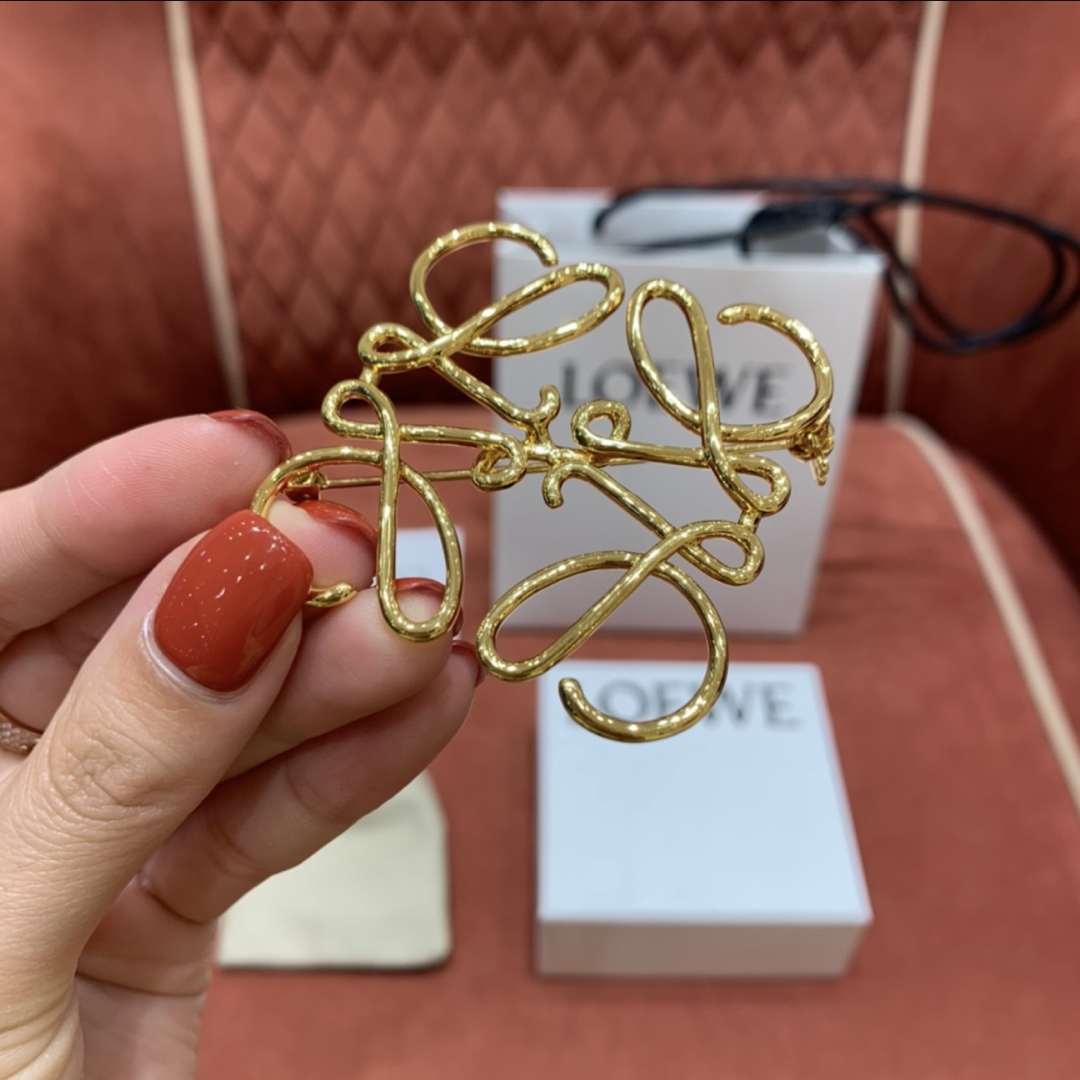 LOEWE - LOEWE ロエベ 高級ブローチ ゴールドの通販 by あい's shop