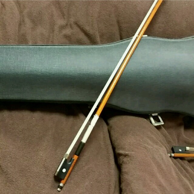 バイオリン弓 4/4 杉藤製 SUGITO刻印有の通販 by ぎろぎろ's shop｜ラクマ