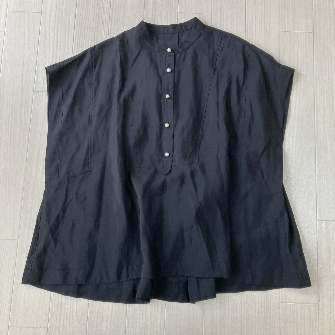 BEARDSLEY パール釦フレンチブラウス LIVETART ブラック 半袖