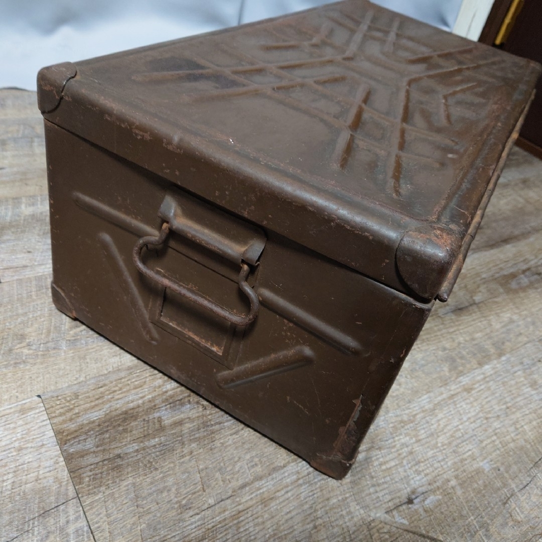 旧日本軍 将校用トランク 金属製 当時物の通販 by ハクイ's shop｜ラクマ