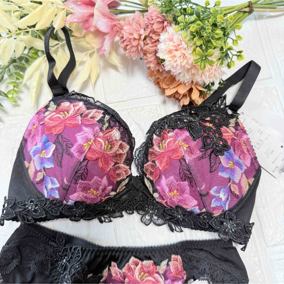 新作 サルート 30 PI ピンク P-upブラ&ソング サルート30グループP